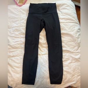 Lululemon black 7/8th length mesh panel leggings size 6